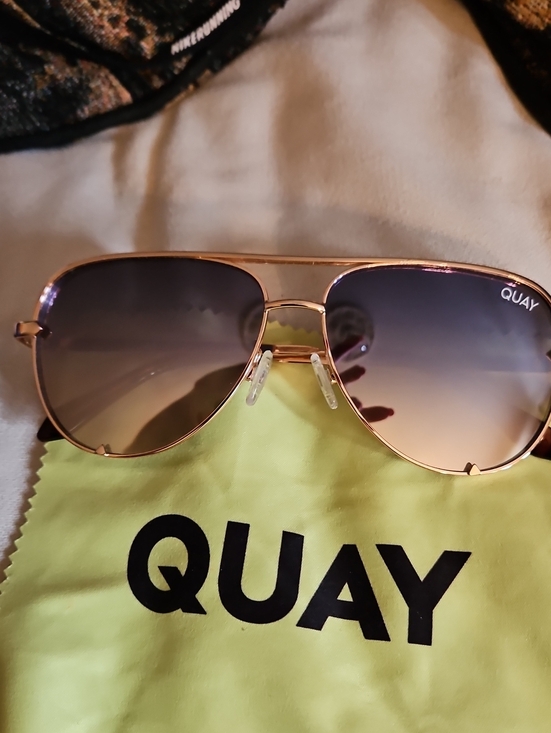Quay Australia Accessories - NWOT Quay Australia Rose Gold Aviator Sunglasses with Gradient Brown-Gray Lenses